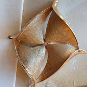 Vintage TRIFARI Brooch Pin